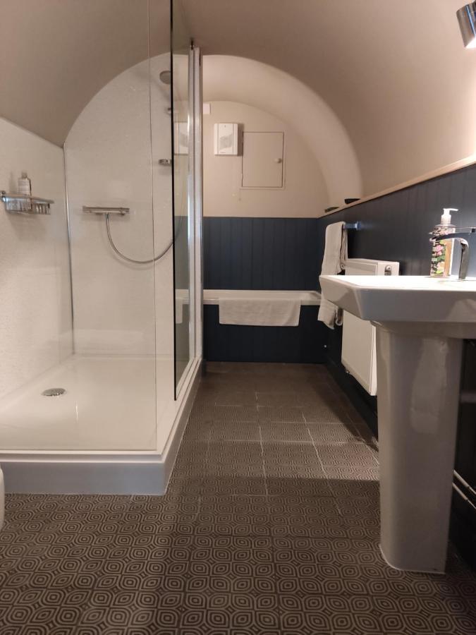 Beautiful Quiet Room In The Heart Of Holmfirth Exterior photo